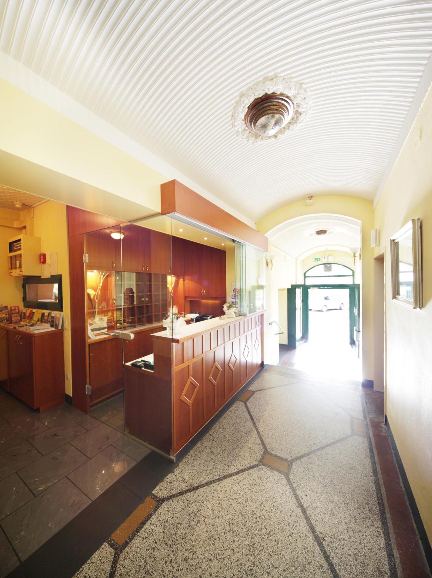 Hotel Bergwirt Schoenbrunn Wien Exteriör bild