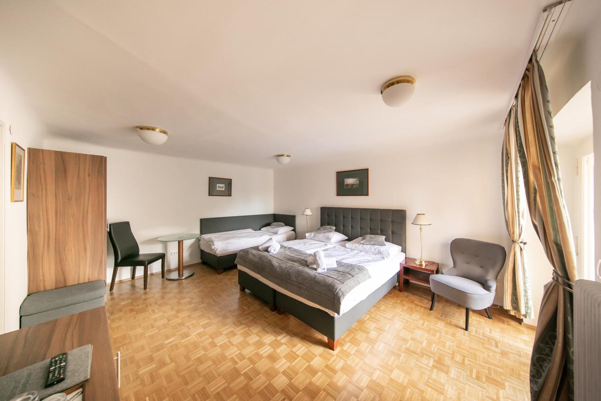 Hotel Bergwirt Schoenbrunn Wien Exteriör bild