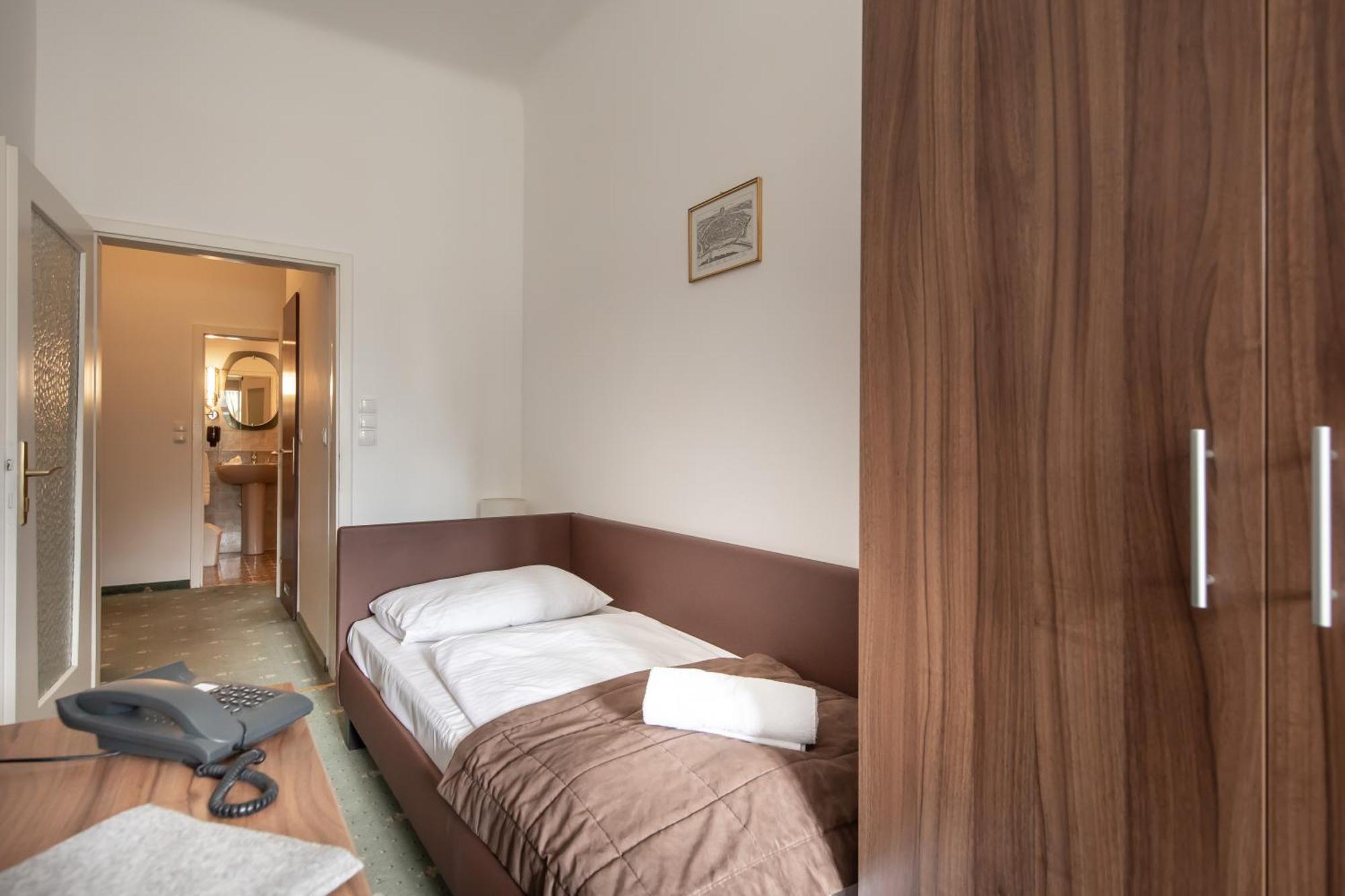 Hotel Bergwirt Schoenbrunn Wien Exteriör bild
